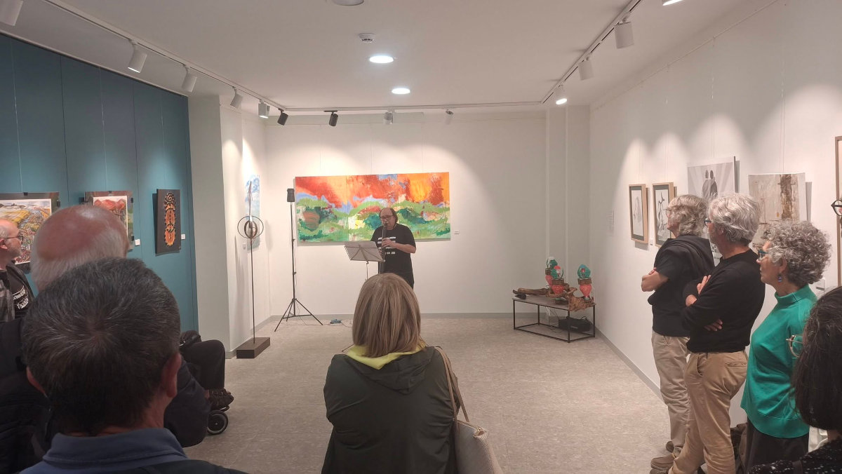 Exposición "Solsticio de verano". Ateneo de la Calzada , Gijón . Actuación musical de Miguel Fernandez