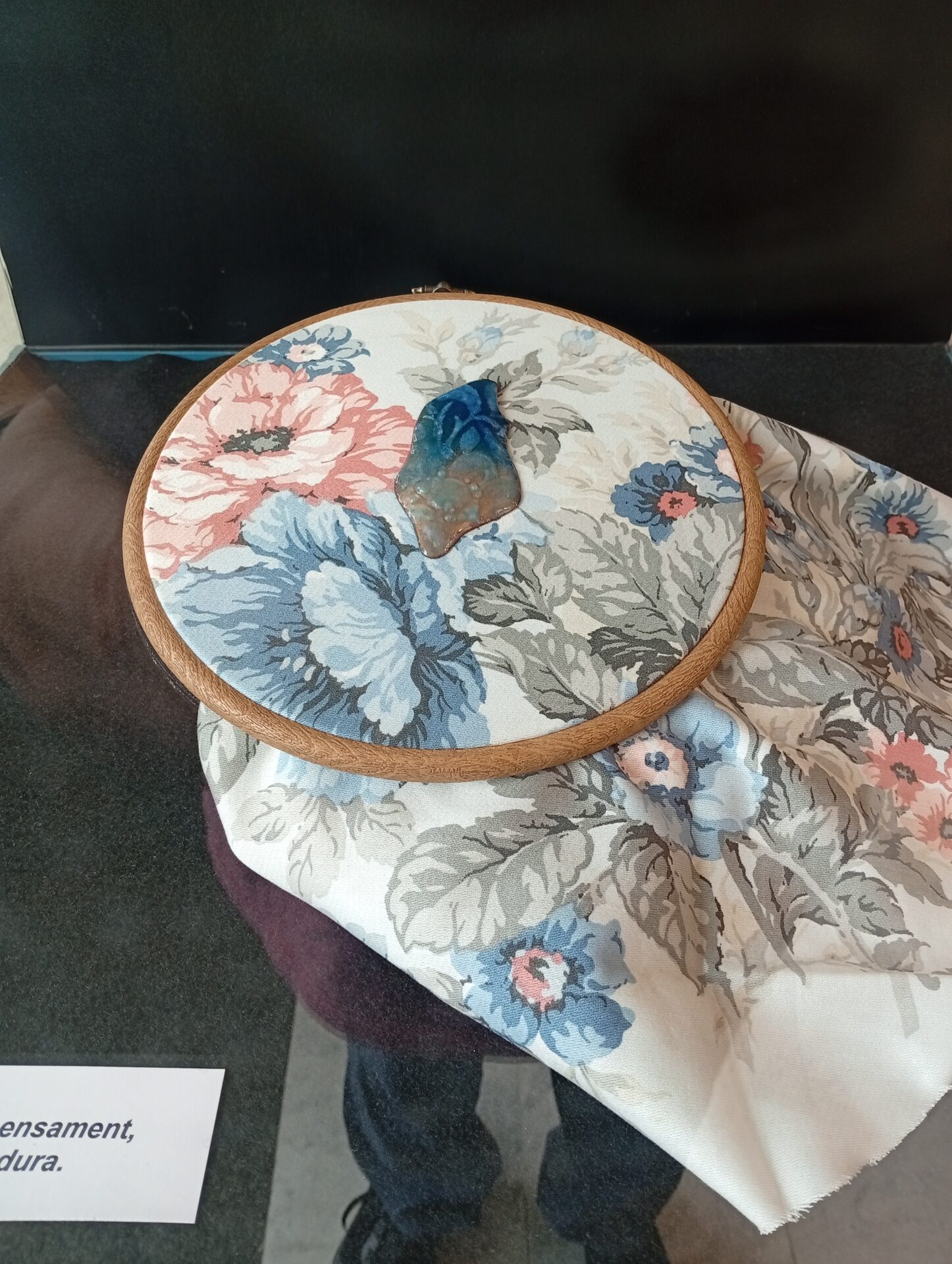 Exposición de Núria L. Ribalta , " L´Instant del ser. Esmalts al foc i textil "